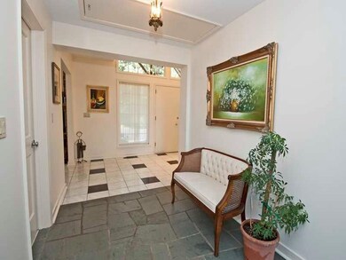 Entry/Foyer.