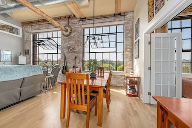 491 Dutton St unit 411, Lowell, MA 01854 - photo 2