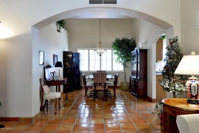 007 - Dining Area