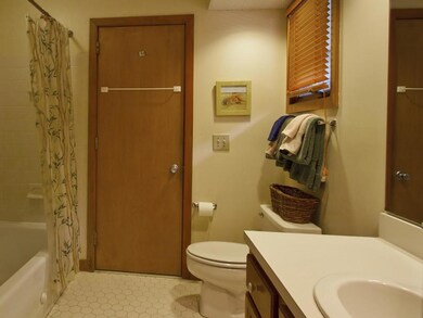 bulrush Bathroom2