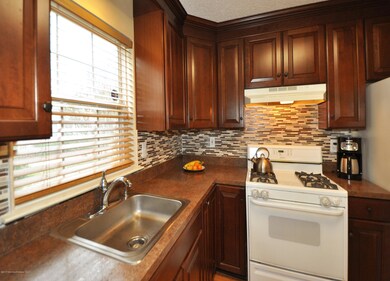 24 Madison Ct, Tinton Falls, NJ 07712 - photo 3