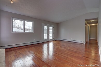 Living Room W/Access To Backyard