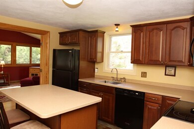 11 Deerfield Ave, Hudson, NH 03051 - photo 5