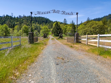 18435 E Evans Creek Rd, Rogue River, OR 97537 - photo 2