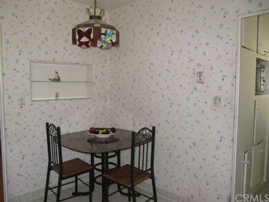 Kitchen Dining Area