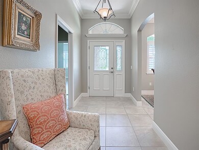 BEAUTIFUL FOYER WITH LARGE TILE FLOORING!
