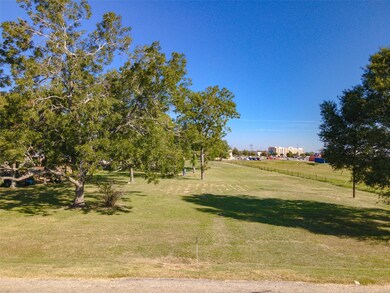 4401 Sargent Dr, Bay City, TX 77414 - photo 5