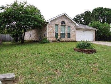 305 Sweetwater Dr, Weatherford, TX 76086 - photo 2