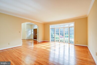 12042 Creekbend Dr, Reston, VA 20194 - photo 4