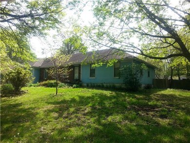 111 W Heritage Dr, Raymore, MO 64083 - photo 2