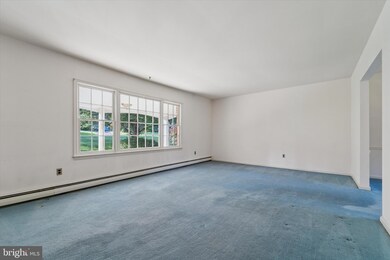 3154 Cloverly Dr, Furlong, PA 18925 - photo 4