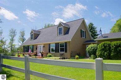 6667 E Harrys Rd, Traverse City, MI 49684 - photo 5