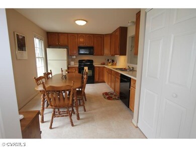 Kitchen - Eat-In, Newer Applliances
