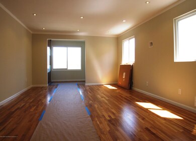 (4) Living Room dining Room