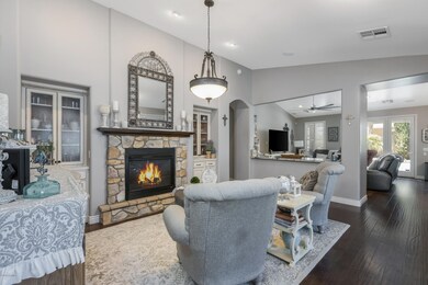 6) FORMAL LIVING