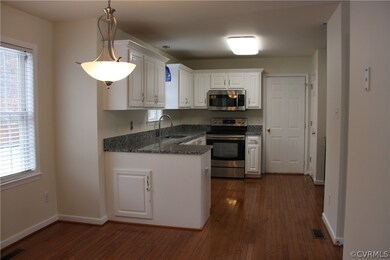 Eat-in kitchen
