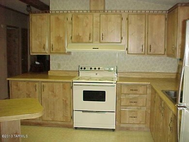 LOTS OF KITCHEN CABINETS