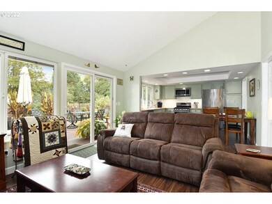 1551 NE 20th St, Gresham, OR 97030 - photo 4