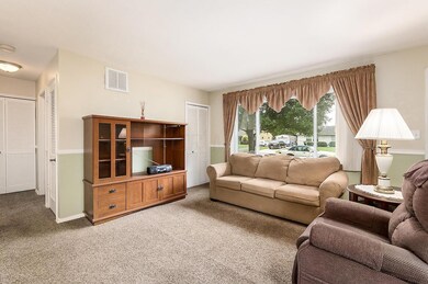 R - Westfields Dr N 012