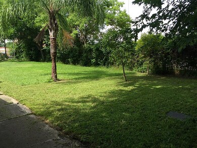 709 E Burress St, Houston, TX 77022 - photo 5