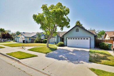957 Elderwood Ln Lemoore 02 Front 2 Smal