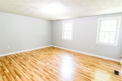 87 Scobie Pond Rd, Derry, NH 03038 - photo 5