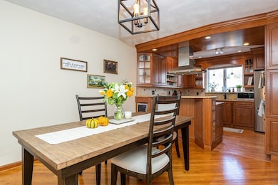 905 Sherwood Forest Ln, Saugus, MA 01906 - photo 5