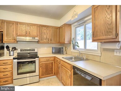 25 Riverside Dr, Reading, PA 19605 - photo 7