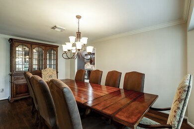 419 Wycliffe Dr, Houston, TX 77079 - photo 4