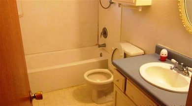 6301 Kelling St, Davenport, IA 52806 - photo 6