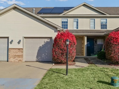 1424 Bluegrass Ln, Champaign, IL 61822 - photo 2