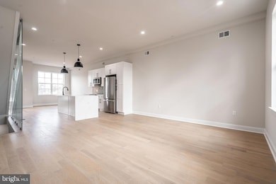 4030 Marilyn Dr, Philadelphia, PA 19131 - photo 2