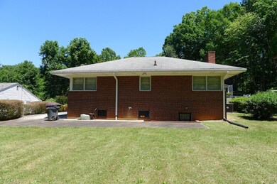 287 Pennsylvania Ave, Reidsville, NC 27320 - photo 2