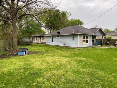 3422 Melbourne St, Houston, TX 77026 - photo 3