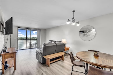 1100 Colony Point Cir unit 504, Pembroke Pines, FL 33026 - photo 5