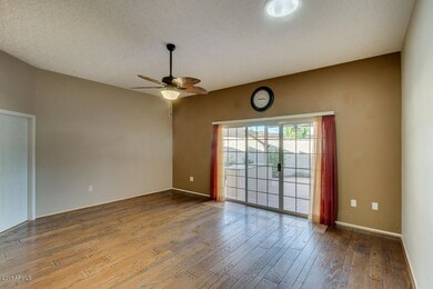 10548 W Hutton Dr, Sun City, AZ 85351 - photo 7