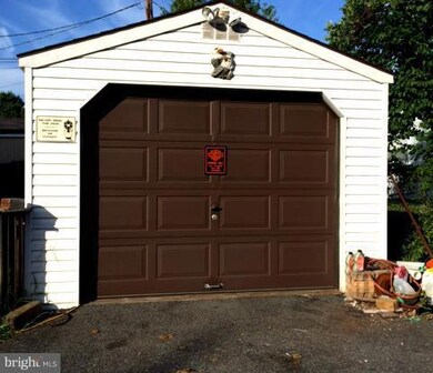 525 Compass Rd E, Baltimore, MD 21220 - photo 2