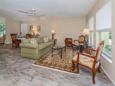 Living room/entry