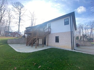 176 Oak Crest Dr, Tennessee Ridge, TN 37178 - photo 5