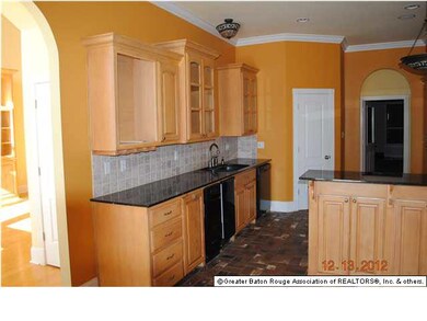 kitchen. trash compactor, ice maker, dishwasher, d