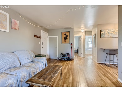 Living Room/Entrance