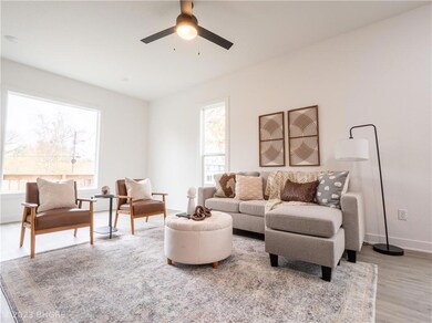 323 W 2nd St S, Newton, IA 50208 - photo 4