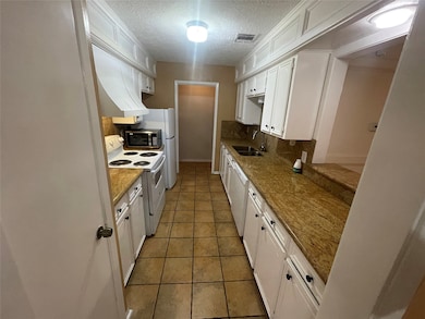 Kitchen w/pantry on Left