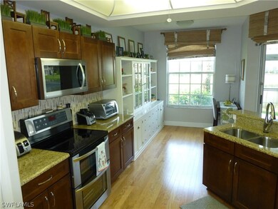 Fully updated kitchen to the breakfast nook