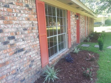 64 Shamrock Dr, Laurel, MS 39443 - photo 2