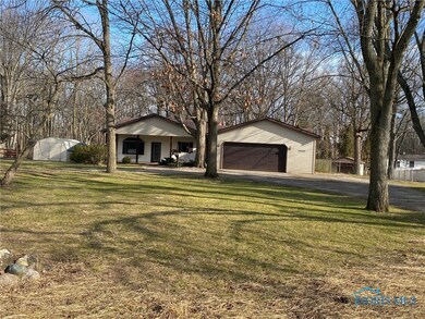 Huge lot with a Circle Drive Way