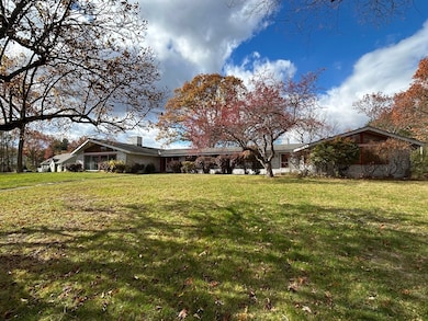 19 Bartlett Ave, Nashua, NH 03064 - photo 2