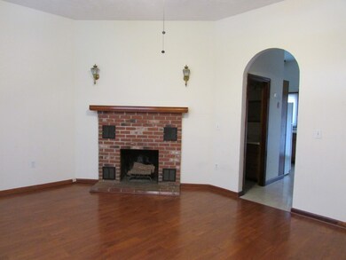 353 Litchfield St, Leominster, MA 01453 - photo 4