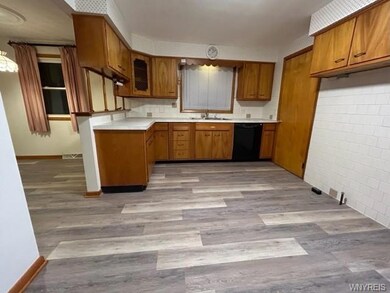 New laminate flooring.