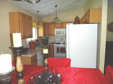 95 Brush Hill Rd, Providence, RI 02909 - photo 3